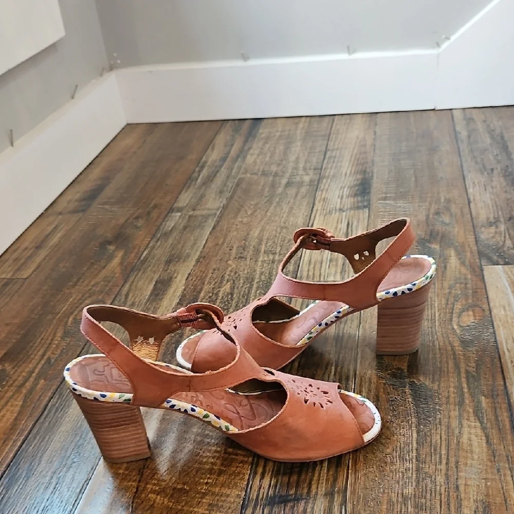 Jasper &‎ Jeera Rust-Brown Leather Cut-out Heeled Sandals